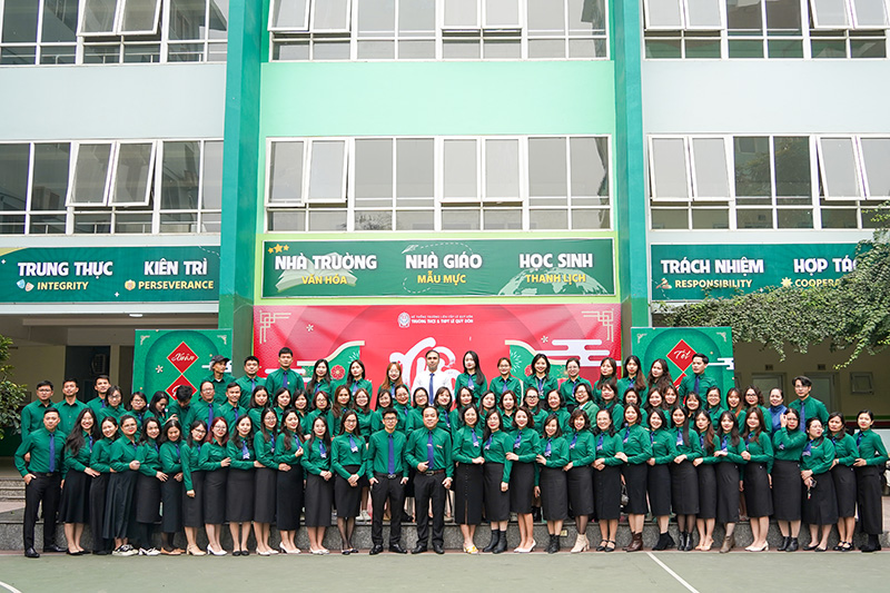 Ảnh tập thể hội đồng giáo viên THCS-THPT Lê Quý Đôn